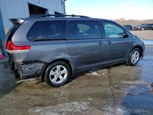 2013 Toyota Sienna - Image 14