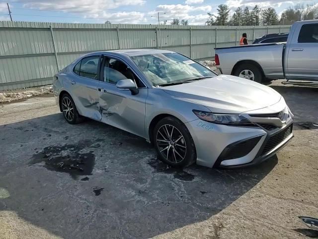 2022 Toyota Camry - Image 11