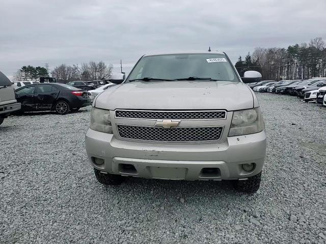 2008 Chevrolet Suburban - Image 12