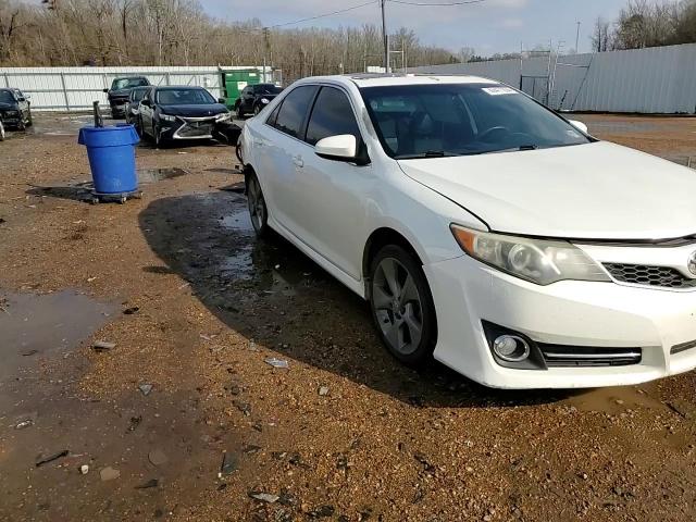 2014 Toyota Camry - Image 11