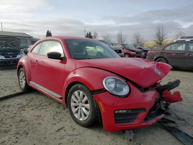 2018 Volkswagen Beetle - Image 11