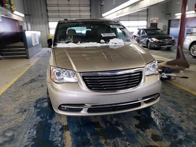 2012 Chrysler Town & Country - Image 12