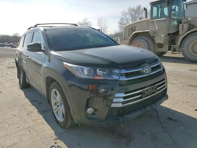2017 Toyota Highlander - Image 13