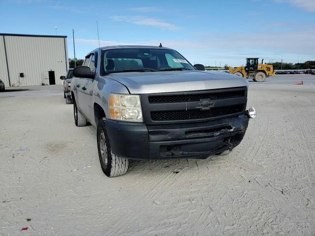 2009 Chevrolet Silverado - Image 11