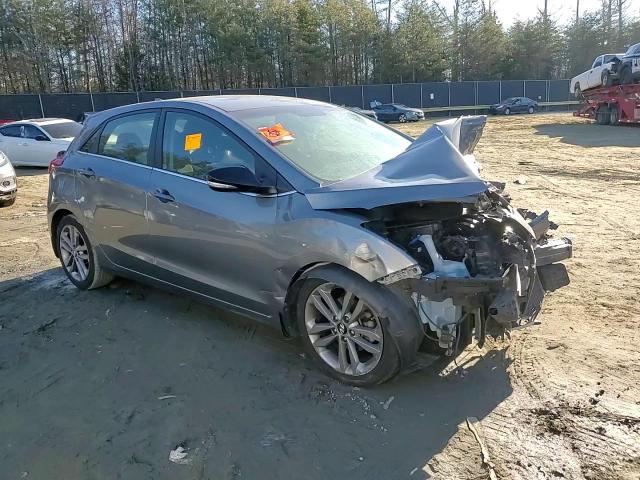 2016 Hyundai Elantra - Image 10