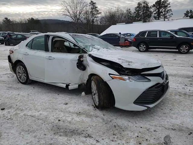 2020 Toyota Camry - Image 11