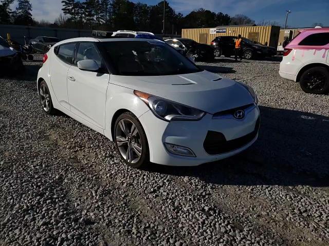 2013 Hyundai Veloster - Image 13