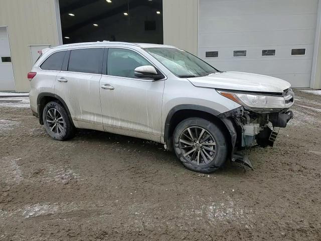 2017 Toyota Highlander - Image 11