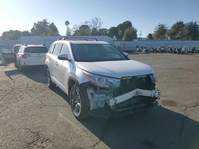 2016 Toyota Highlander - Image 12