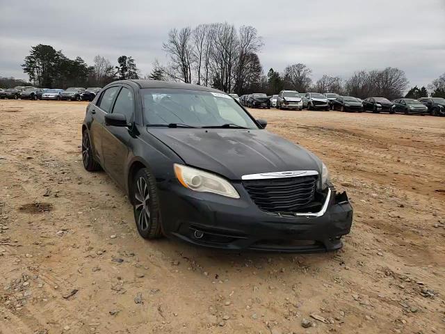 2014 Chrysler 200 - Image 11