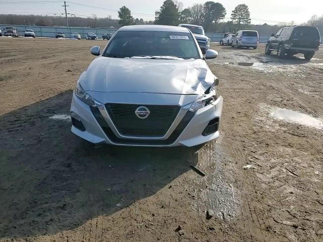 2019 Nissan Altima - Image 10