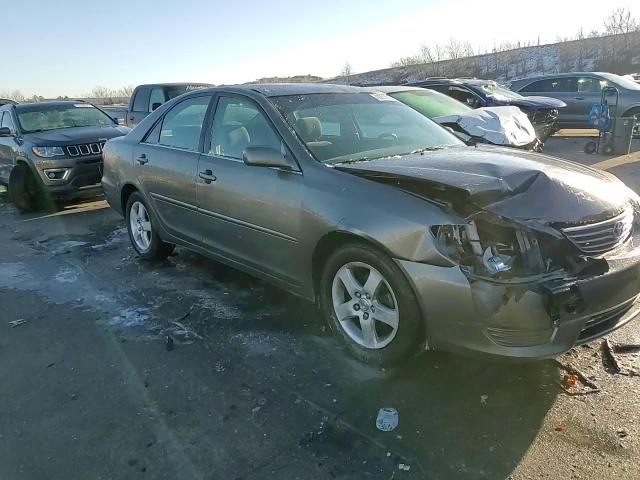 2005 Toyota Camry - Image 13