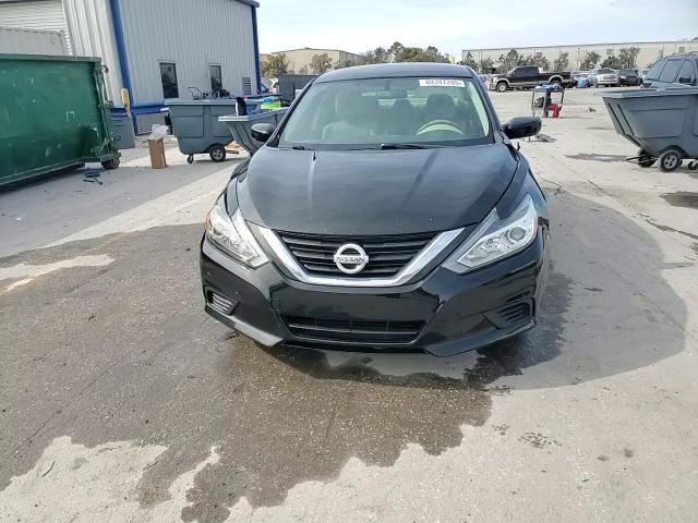 2017 Nissan Altima - Image 13