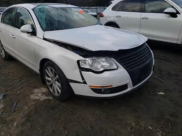 2010 Volkswagen Passat - Image 10