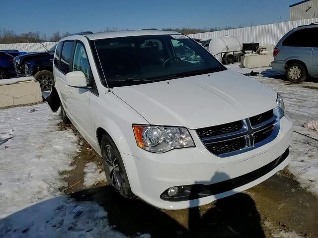 2017 Dodge Caravan - Image 14
