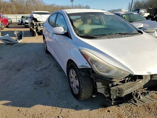 2016 Hyundai Elantra - Image 11