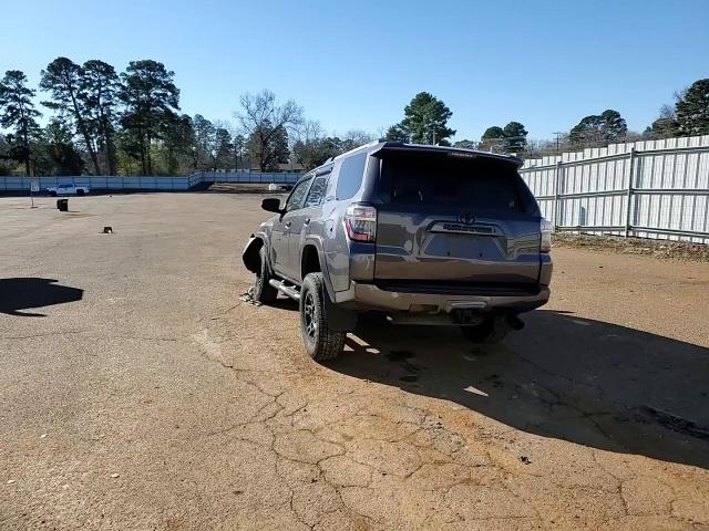 2020 Toyota 4Runner - Image 12