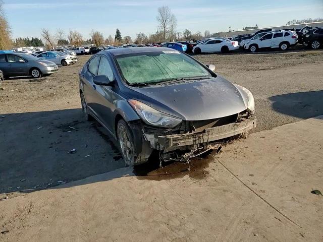 2012 Hyundai Elantra - Image 10