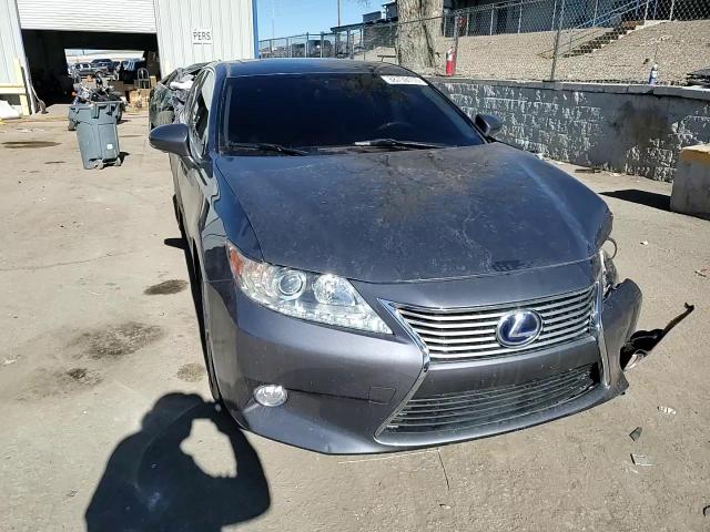 2013 Lexus ES - Image 10
