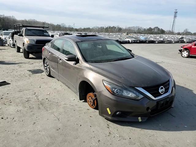 2017 Nissan Altima - Image 10