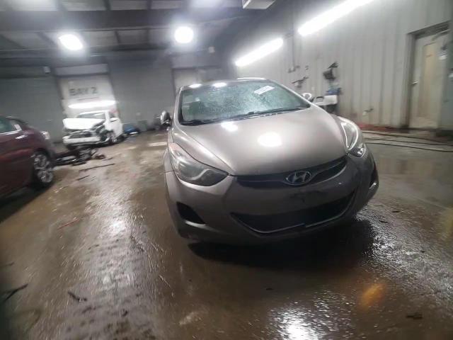 2013 Hyundai Elantra - Image 13