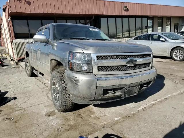 2008 Chevrolet Silverado - Image 11