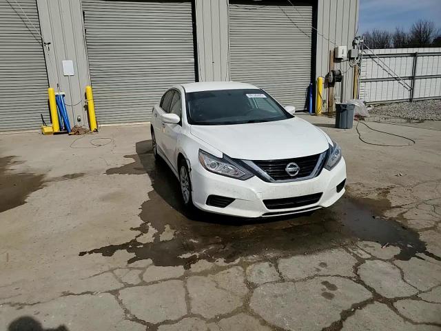 2018 Nissan Altima - Image 13