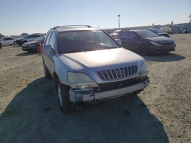 2001 Lexus RX - Image 12