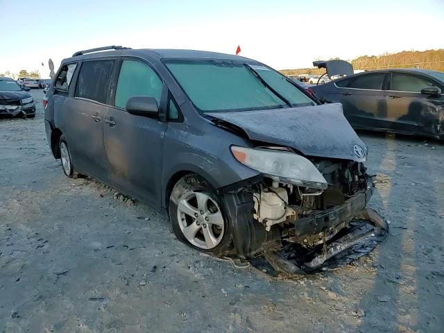 2017 Toyota Sienna - Image 12
