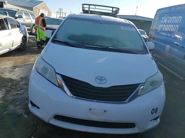 2012 Toyota Sienna - Image 11