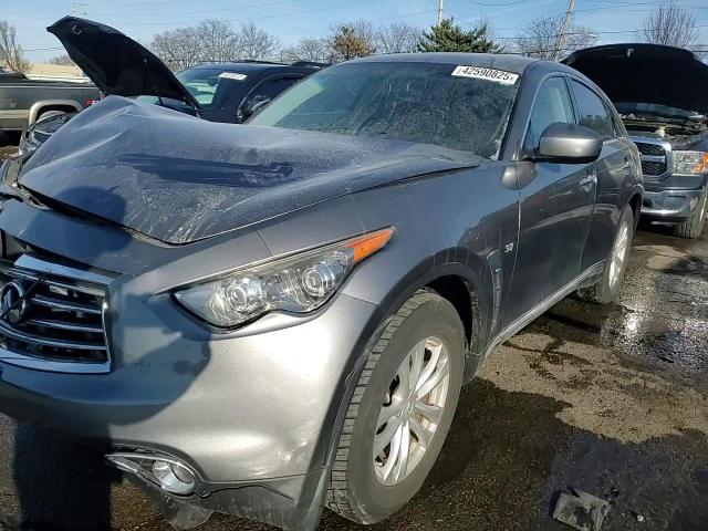 2016 Infiniti QX70 - Image 12
