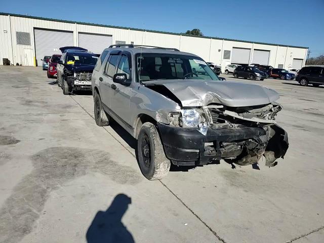 2004 Ford Explorer - Image 11