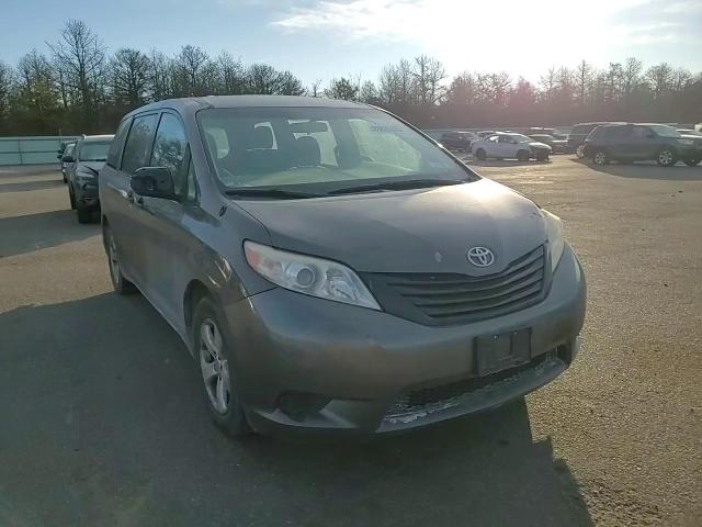 2014 Toyota Sienna - Image 11