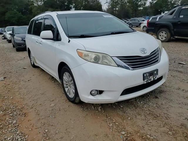 2014 Toyota Sienna - Image 12