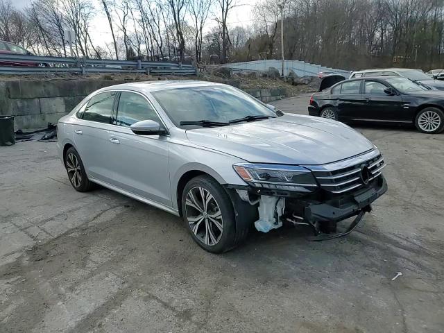 2021 Volkswagen Passat - Image 10