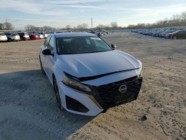 2024 Nissan Altima - Image 10