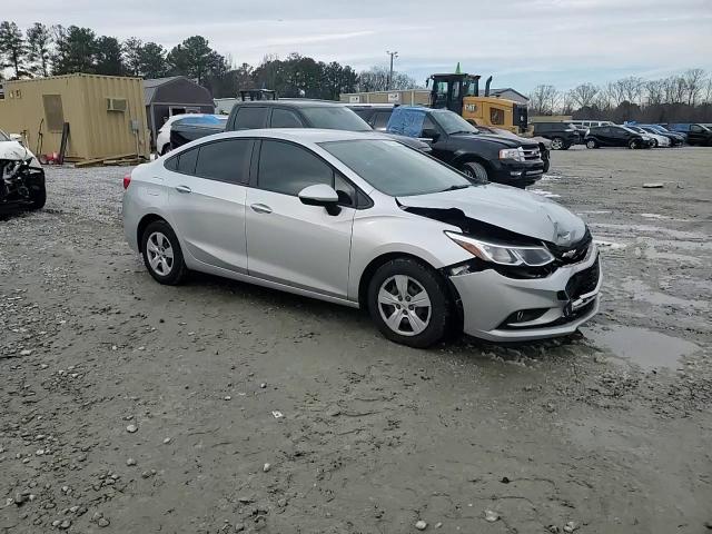2018 Chevrolet Cruze - Image 13