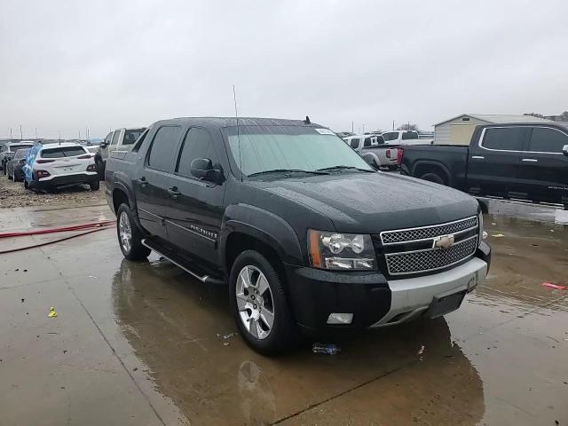 2009 Chevrolet Avalanche - Image 13