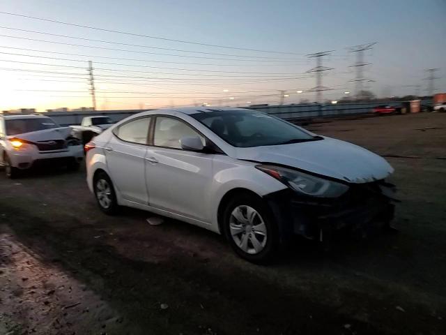 2016 Hyundai Elantra - Image 11