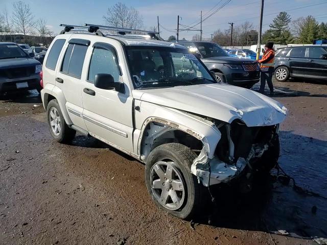 2005 Jeep Liberty (North America) - Image 12