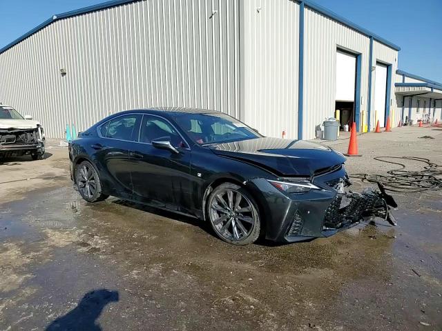 2021 Lexus IS - Image 13