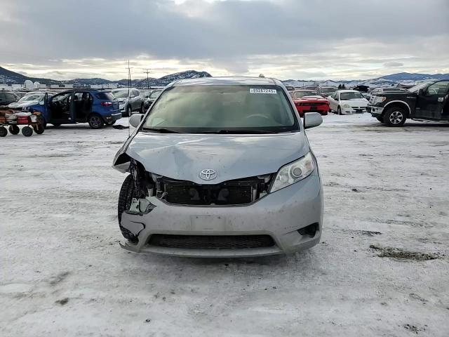 2013 Toyota Sienna - Image 11
