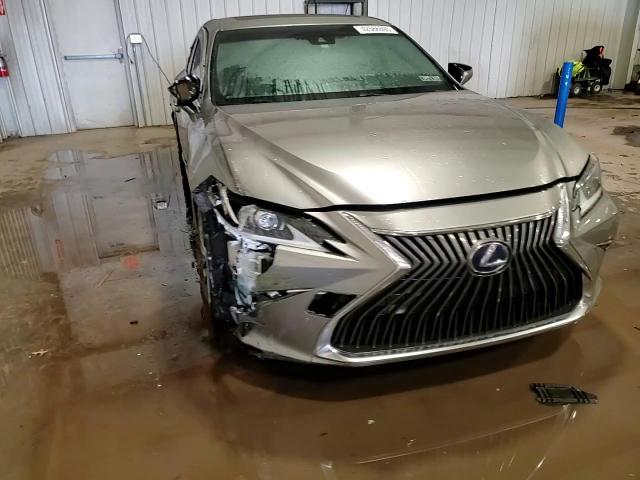 2019 Lexus ES - Image 13