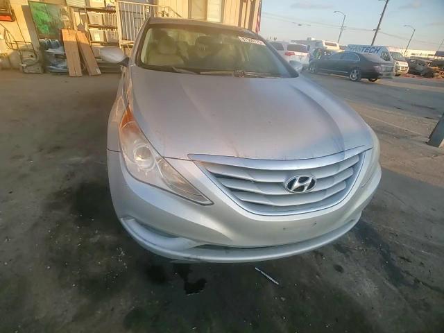 2013 Hyundai Sonata - Image 10