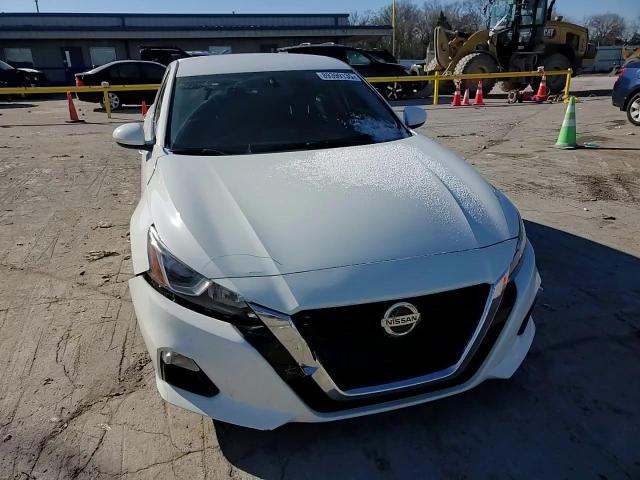 2020 Nissan Altima - Image 13