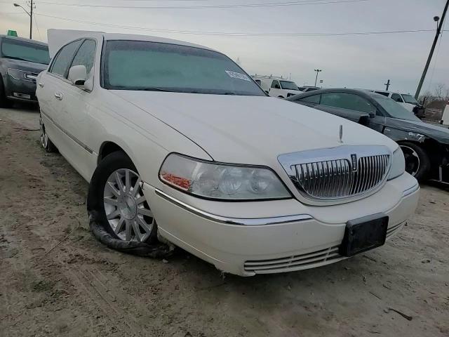 2007 Lincoln Town Car - Image 10