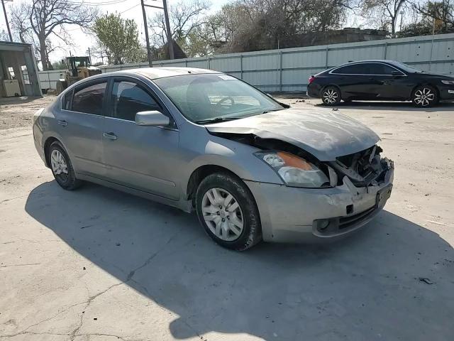 2009 Nissan Altima - Image 10