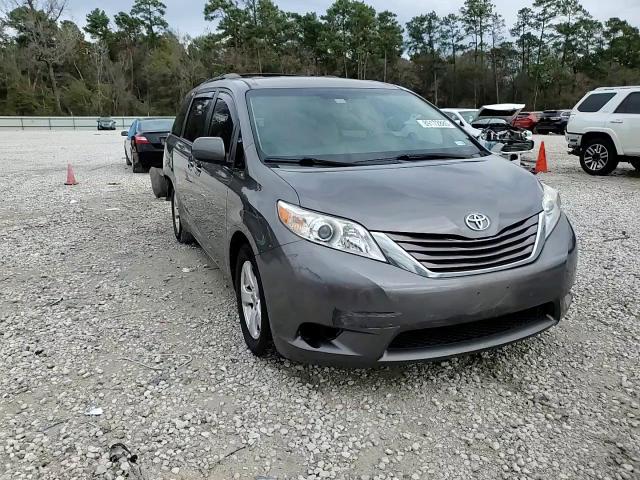 2017 Toyota Sienna - Image 15