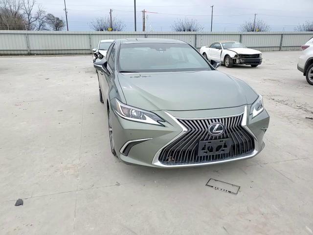 2019 Lexus ES - Image 11
