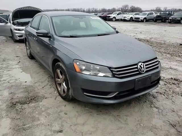 2014 Volkswagen Passat - Image 13